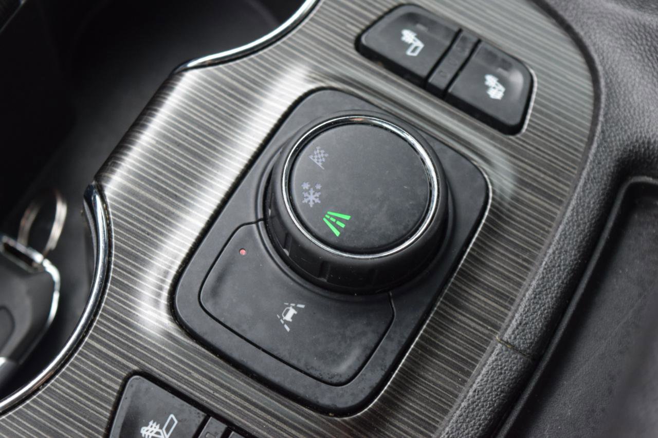 Used 2021 GMC Acadia SLT FWD image 31