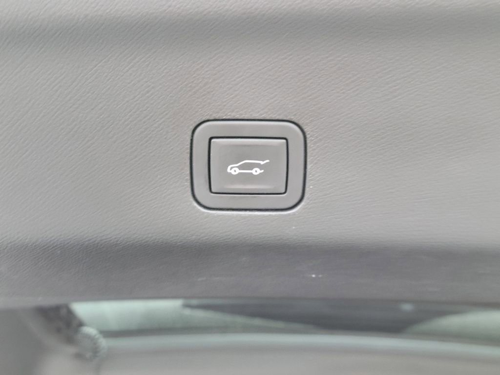 Used 2024 Chevrolet Suburban Premier image 13