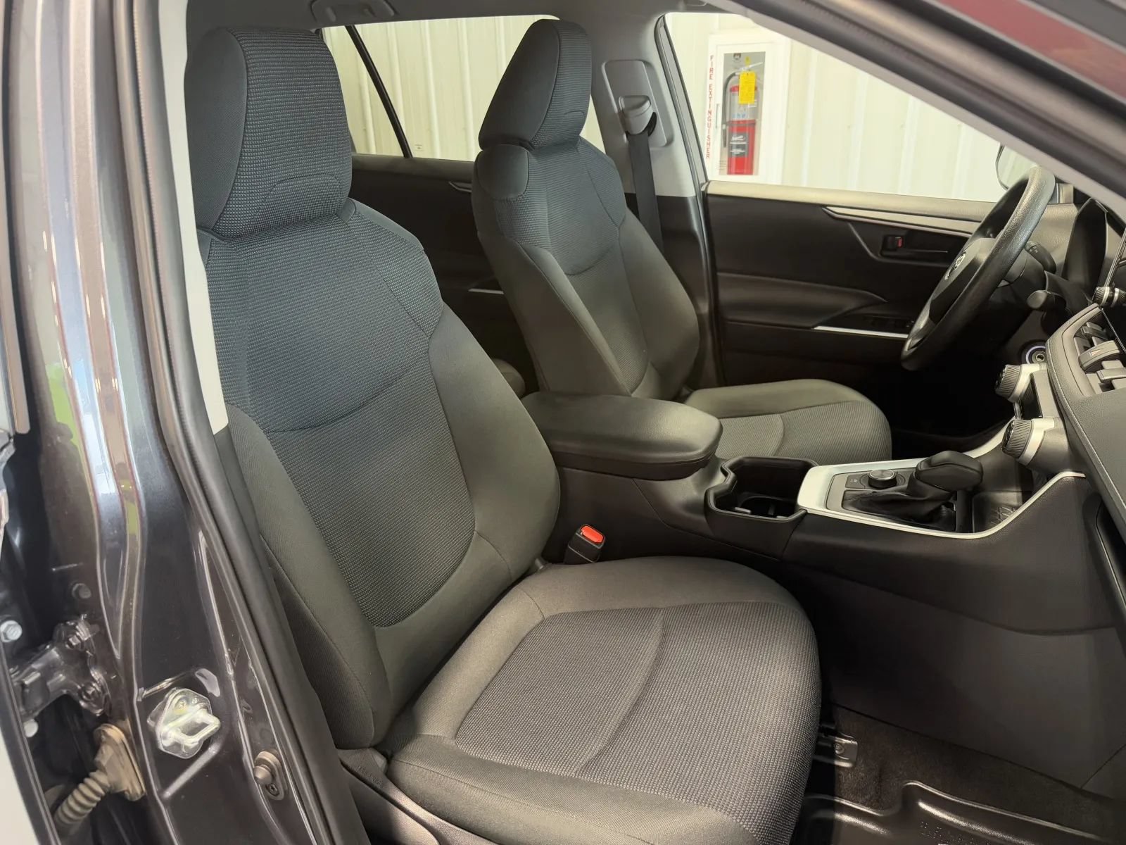 Used 2025 Toyota RAV4 LE AWD/4WD image 24