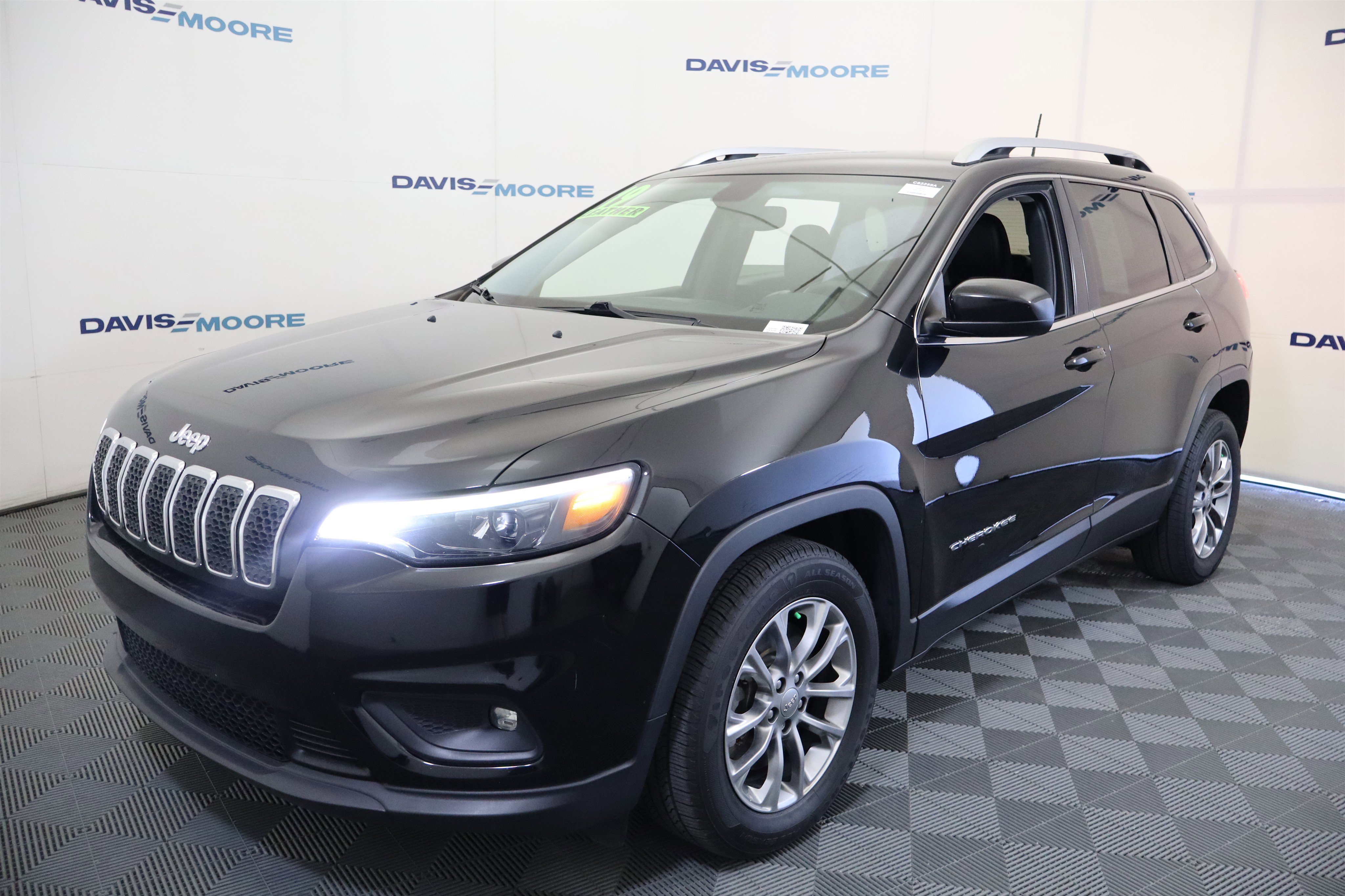 Used 2019 Jeep Cherokee Latitude Plus w/ Comfort/Convenience Group image 12