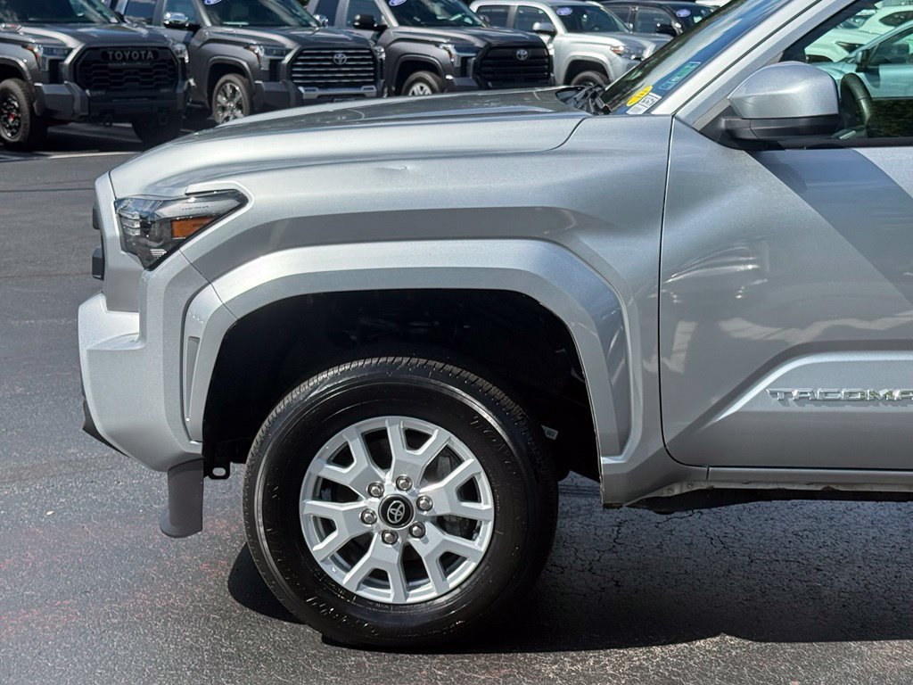 Certified 2025 Toyota Tacoma SR5 AWD/4WD image 2