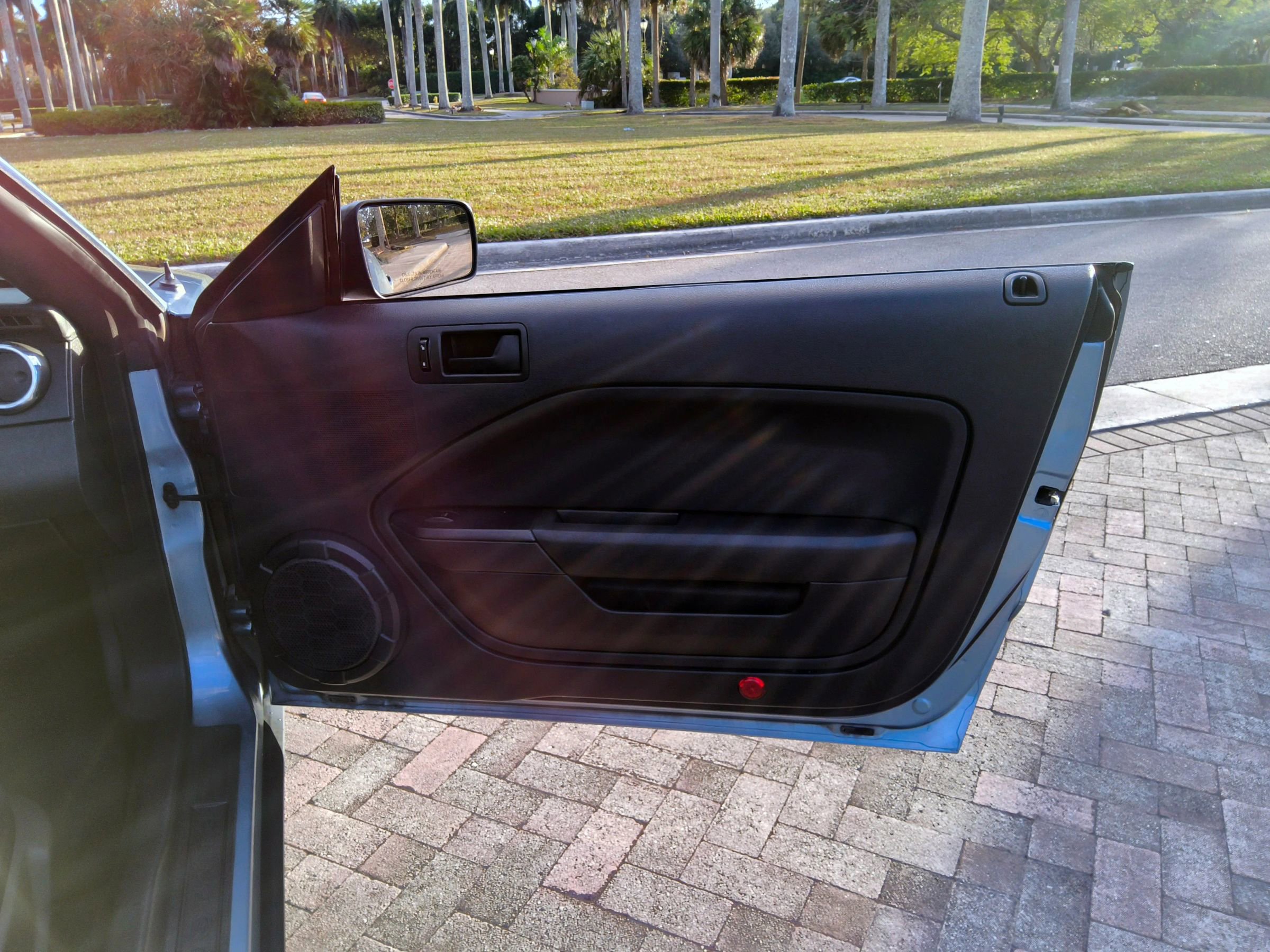 Used 2007 Ford Mustang Deluxe Convertible image 29