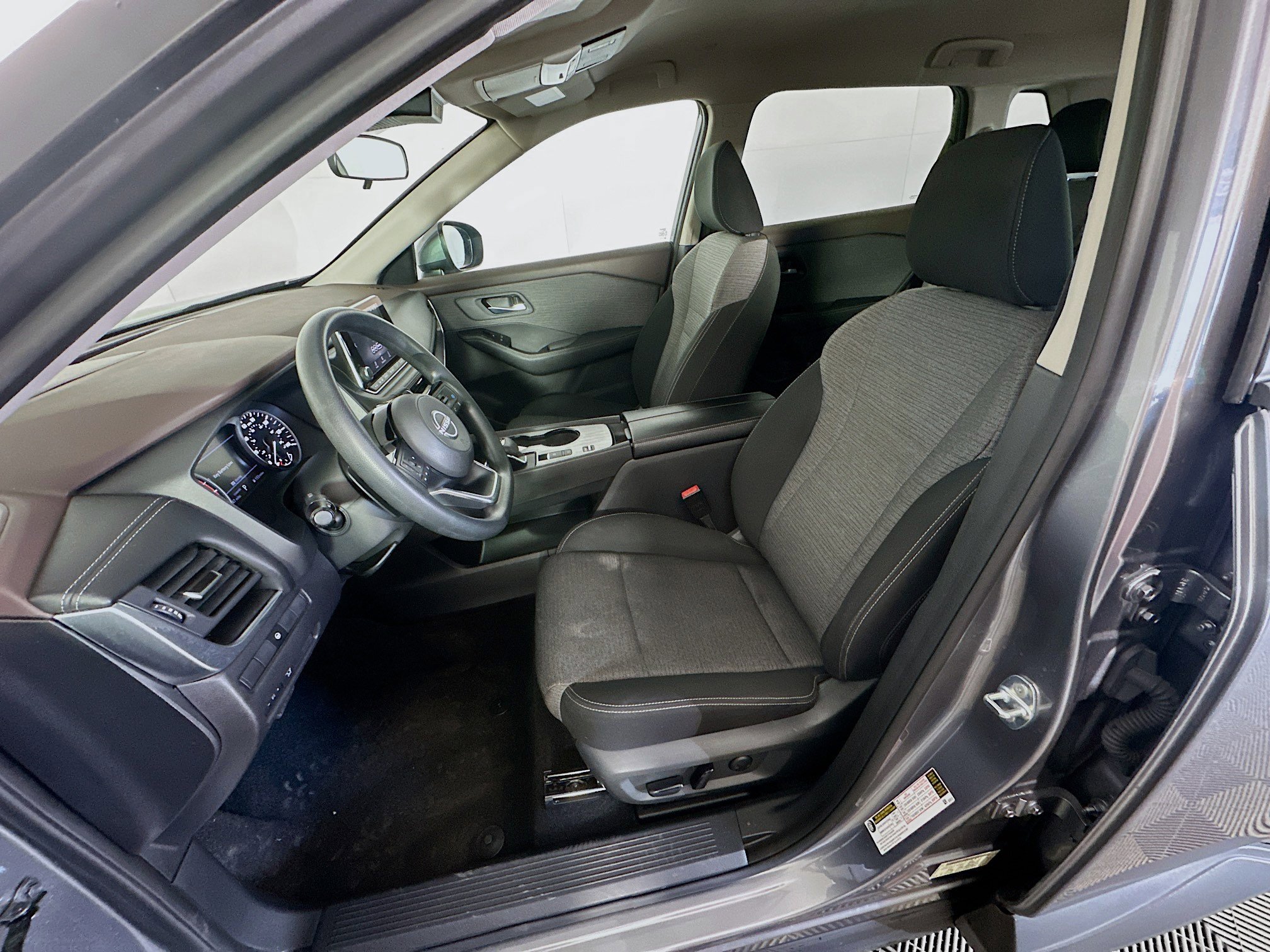 Used 2023 Nissan Rogue SV FWD image 13