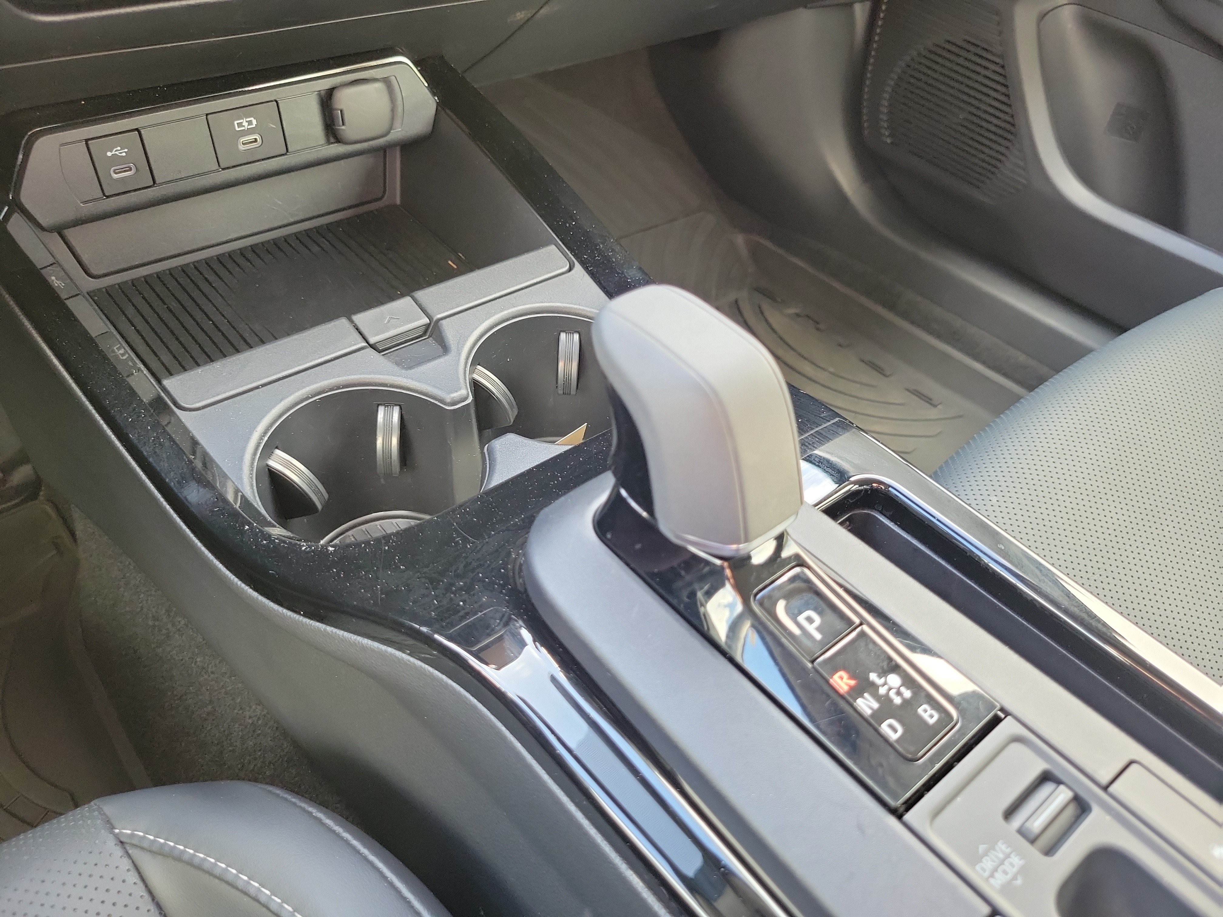 Used 2025 Toyota Prius XLE FWD image 28
