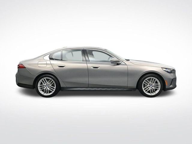 Used 2024 BMW 530i 530i w/ Premium Package image 3