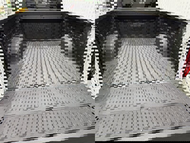 Used 2025 GMC Sierra 1500 SLT w/ SLT Premium Package image 32