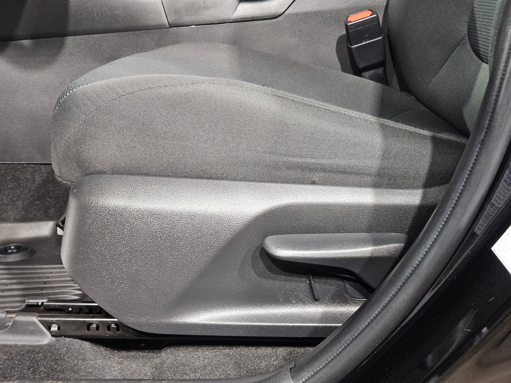 Used 2022 Toyota RAV4 LE AWD/4WD image 22
