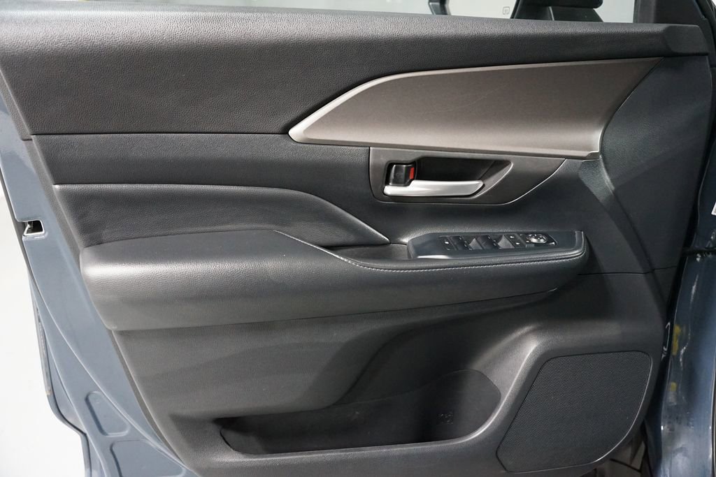 Certified 2024 Toyota Grand Highlander XLE image 30