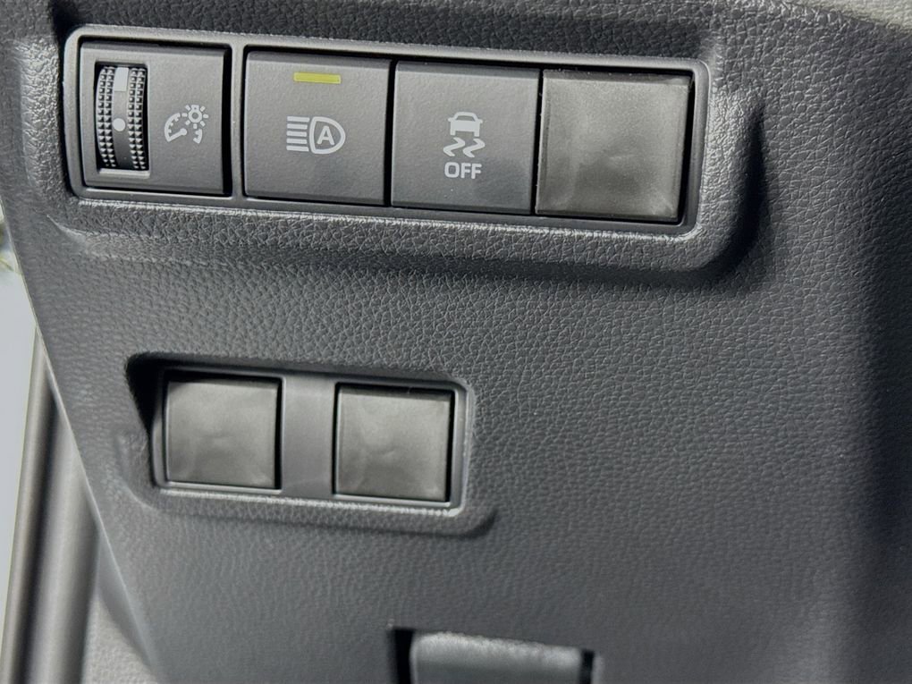 Used 2026 Toyota Corolla Cross L image 14