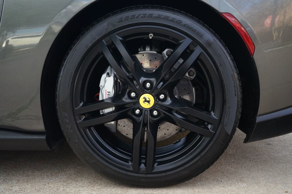 Used 2019 Ferrari Portofino image 22