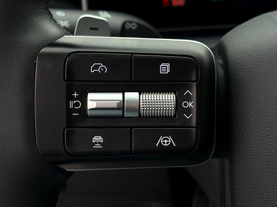 Certified 2025 Hyundai Santa Fe Limited image 17