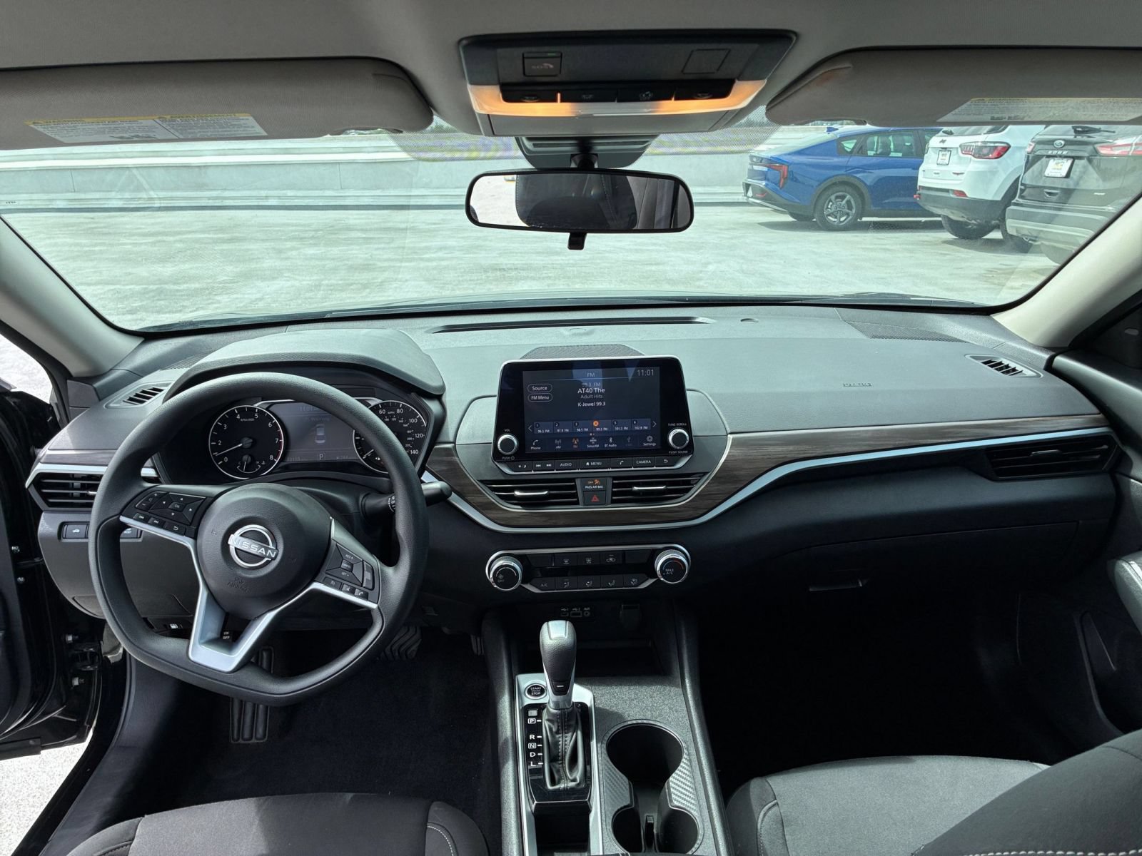 Used 2025 Nissan Altima 2.5 SV FWD image 32