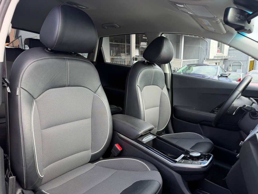 Used 2020 Kia Niro EX w/ Cold Weather Package image 32