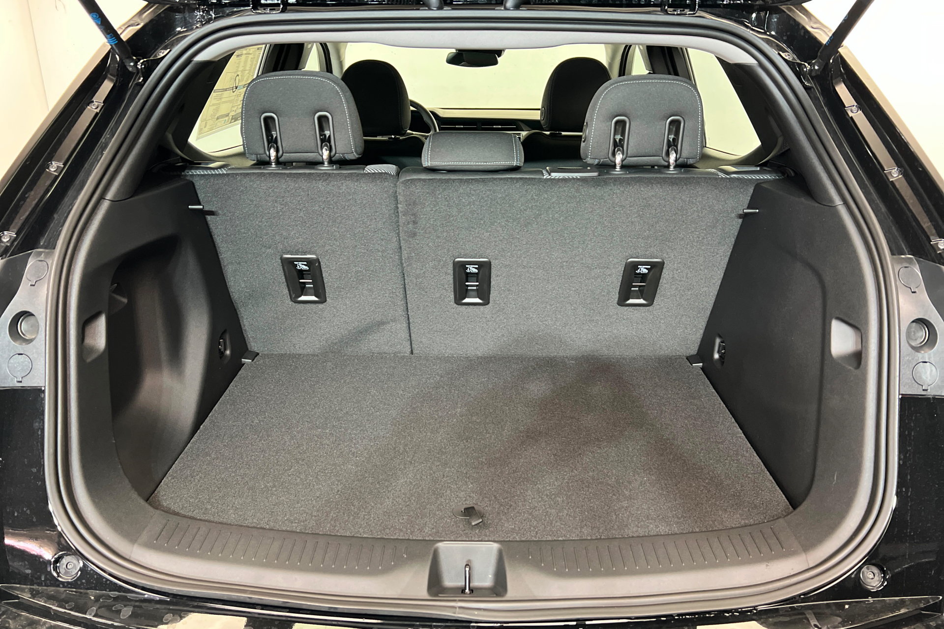 New 2027 Chevrolet Bolt LT w/ Comfort Package FWD image 23