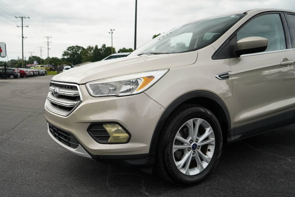 Used 2017 Ford Escape SE FWD image 16