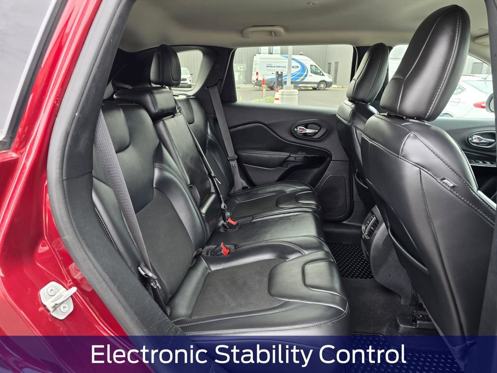 Used 2020 Jeep Cherokee Latitude Plus AWD/4WD image 14