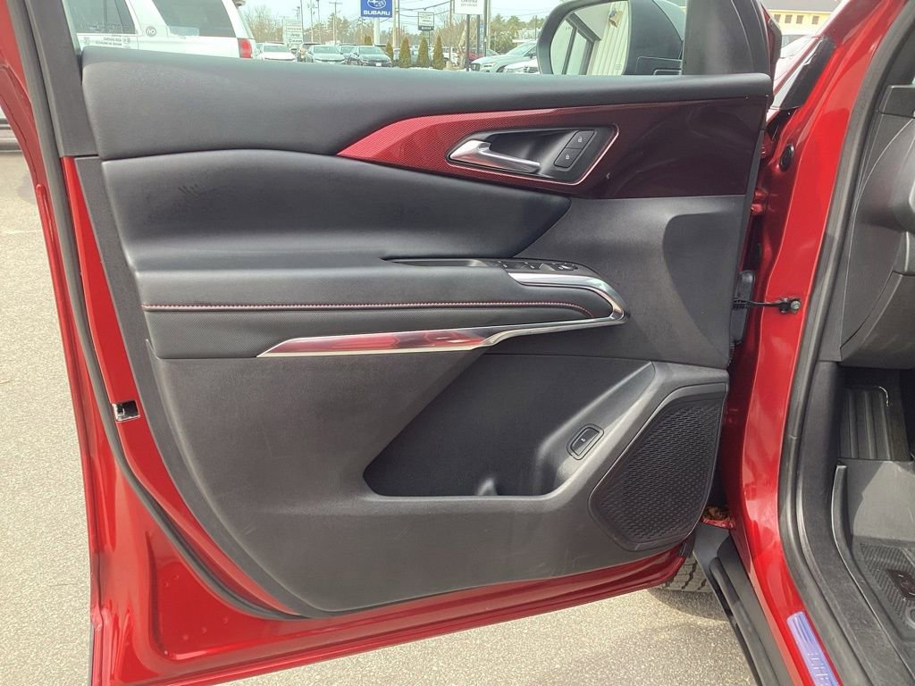 Used 2025 Chevrolet Traverse Z71 w/ Driver Confidence Package image 11