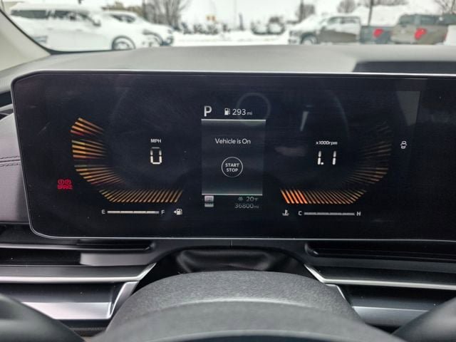 Used 2025 Kia Carnival FWD image 20