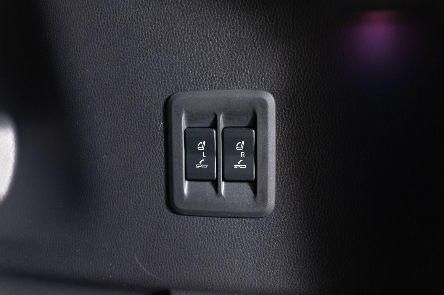 Used 2025 Lexus GX 550 w/ Cold Area Package AWD/4WD image 25