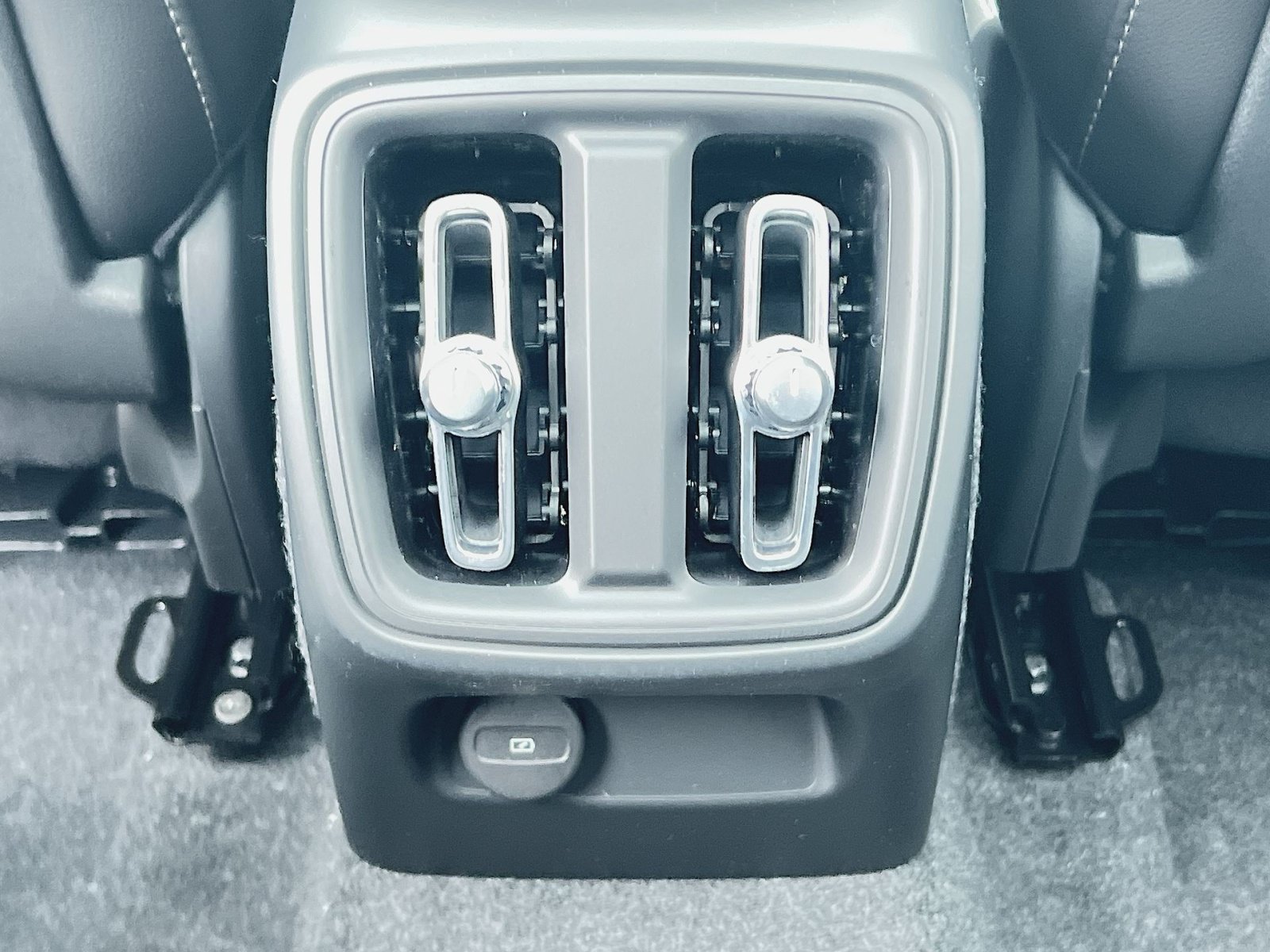 New 2026 Volvo XC40 B5 Core AWD/4WD image 23