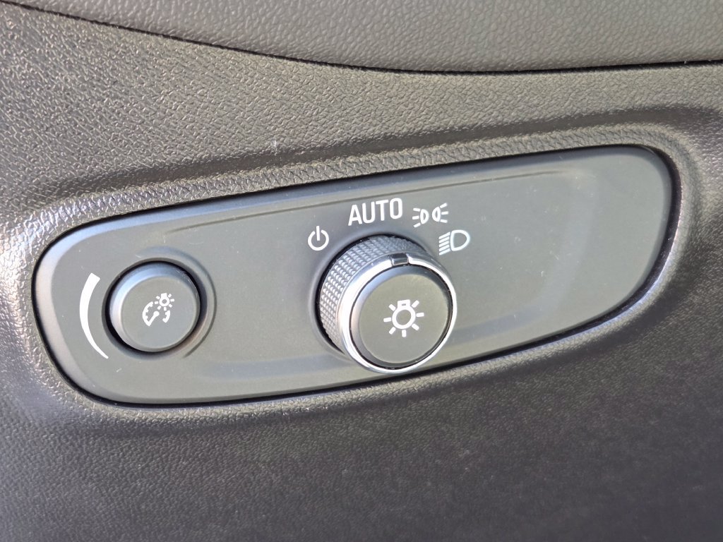Used 2018 Chevrolet Equinox LS FWD image 6