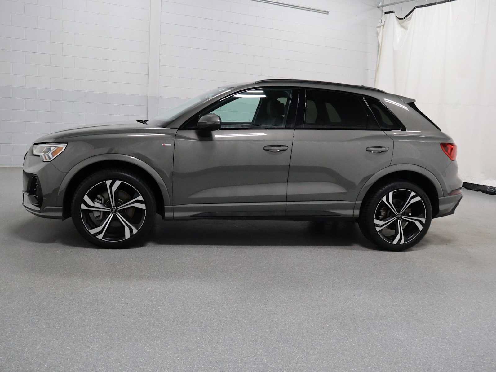 Used 2023 Audi Q3 2.0T Premium Plus w/ Premium Plus Package AWD/4WD image 2