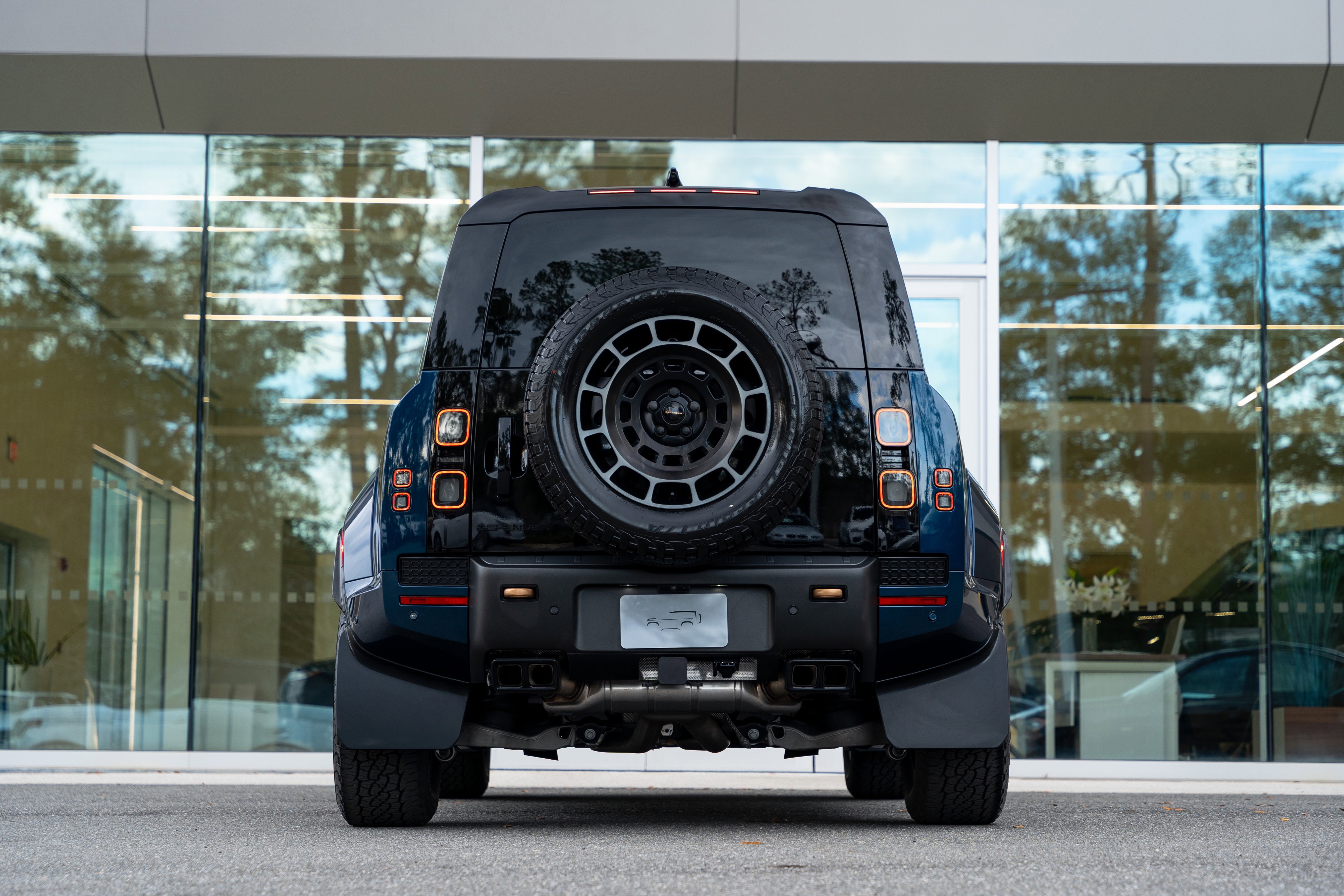 Used 2026 Land Rover Defender 110 OCTA image 4