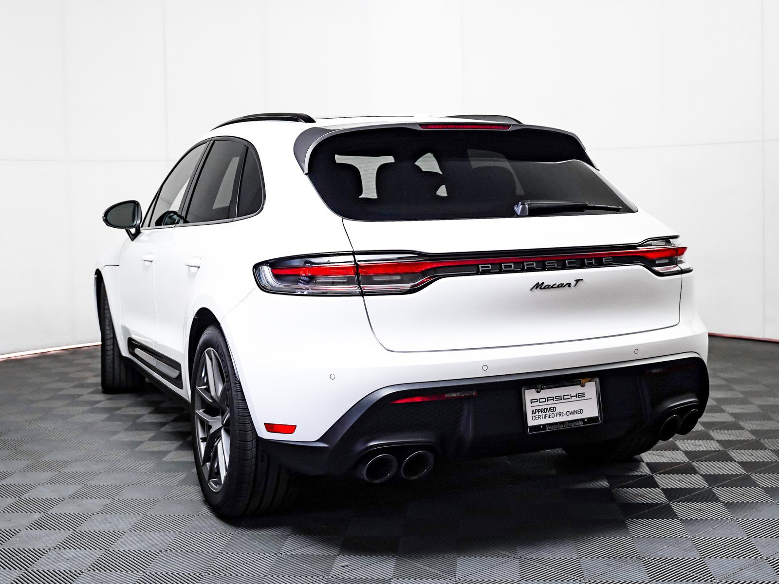 Used 2025 Porsche Macan Turbo image 3