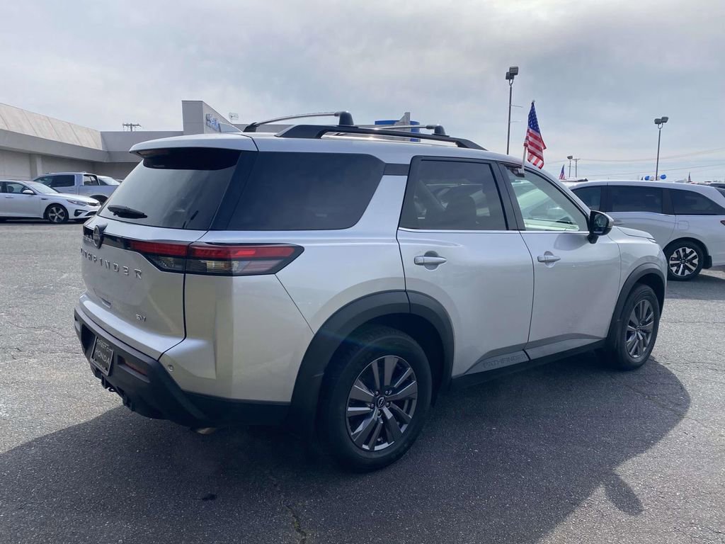 Used 2024 Nissan Pathfinder SV w/ SV Premium Package image 5