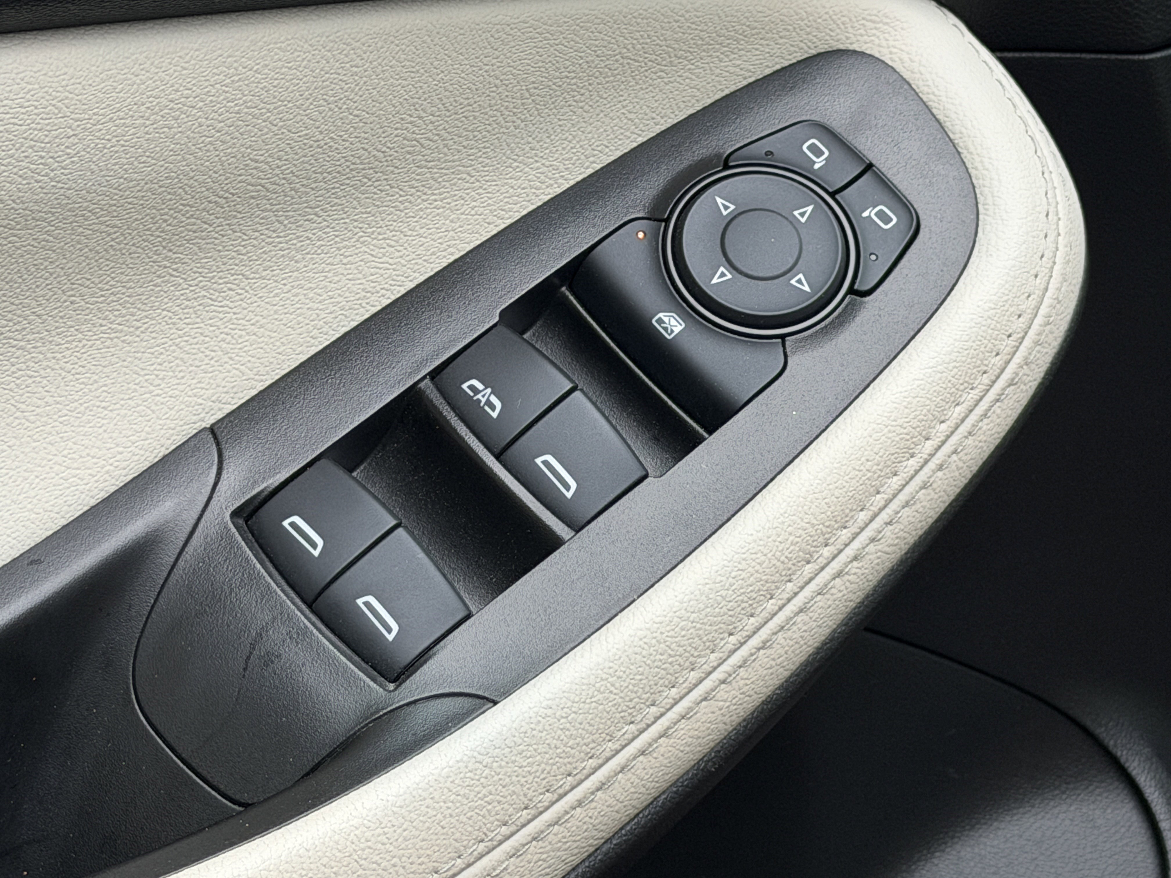 Used 2024 Buick Encore GX Sport Touring FWD image 5
