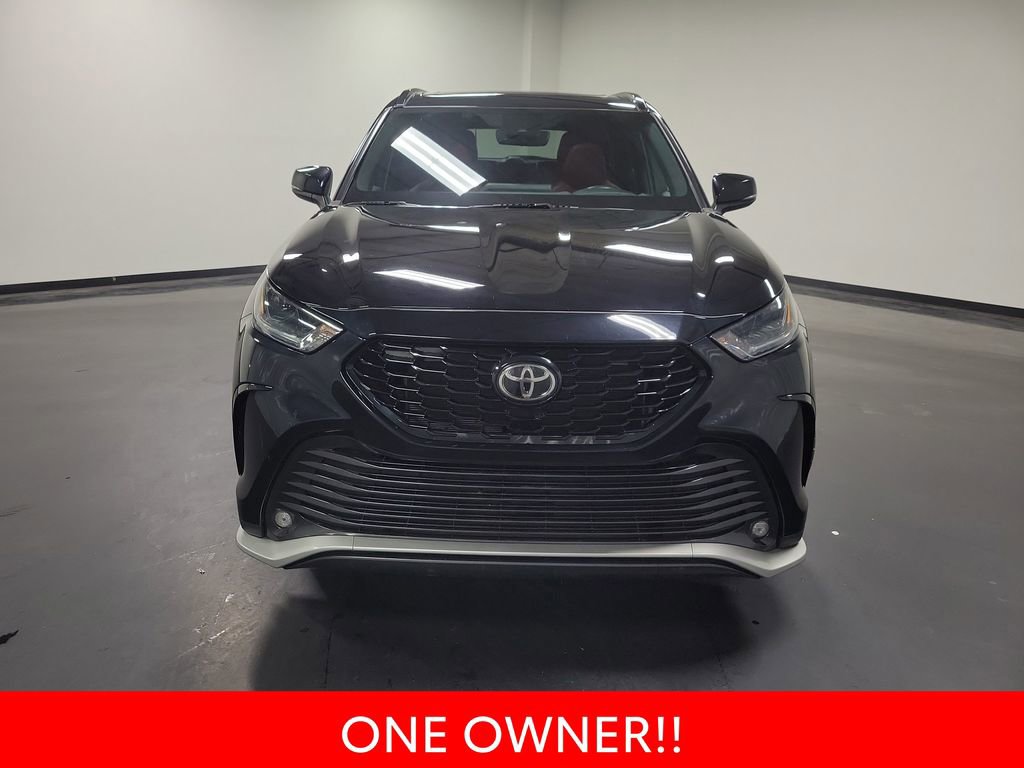 Used 2023 Toyota Highlander XSE AWD/4WD image 3