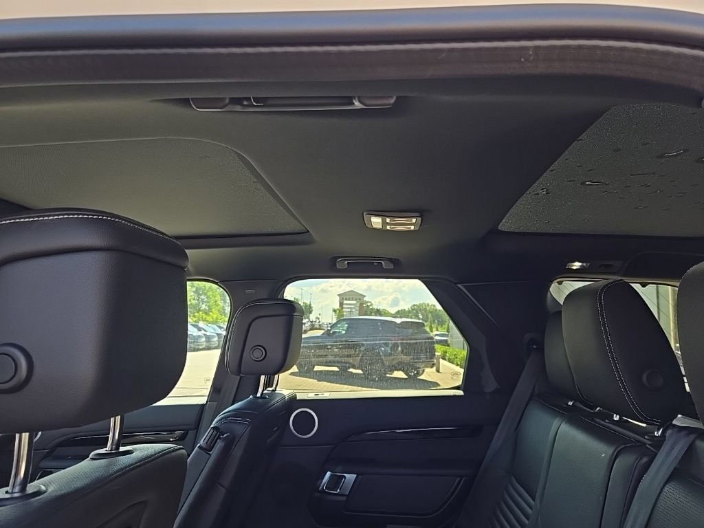 Certified 2025 Land Rover Discovery S AWD/4WD image 15