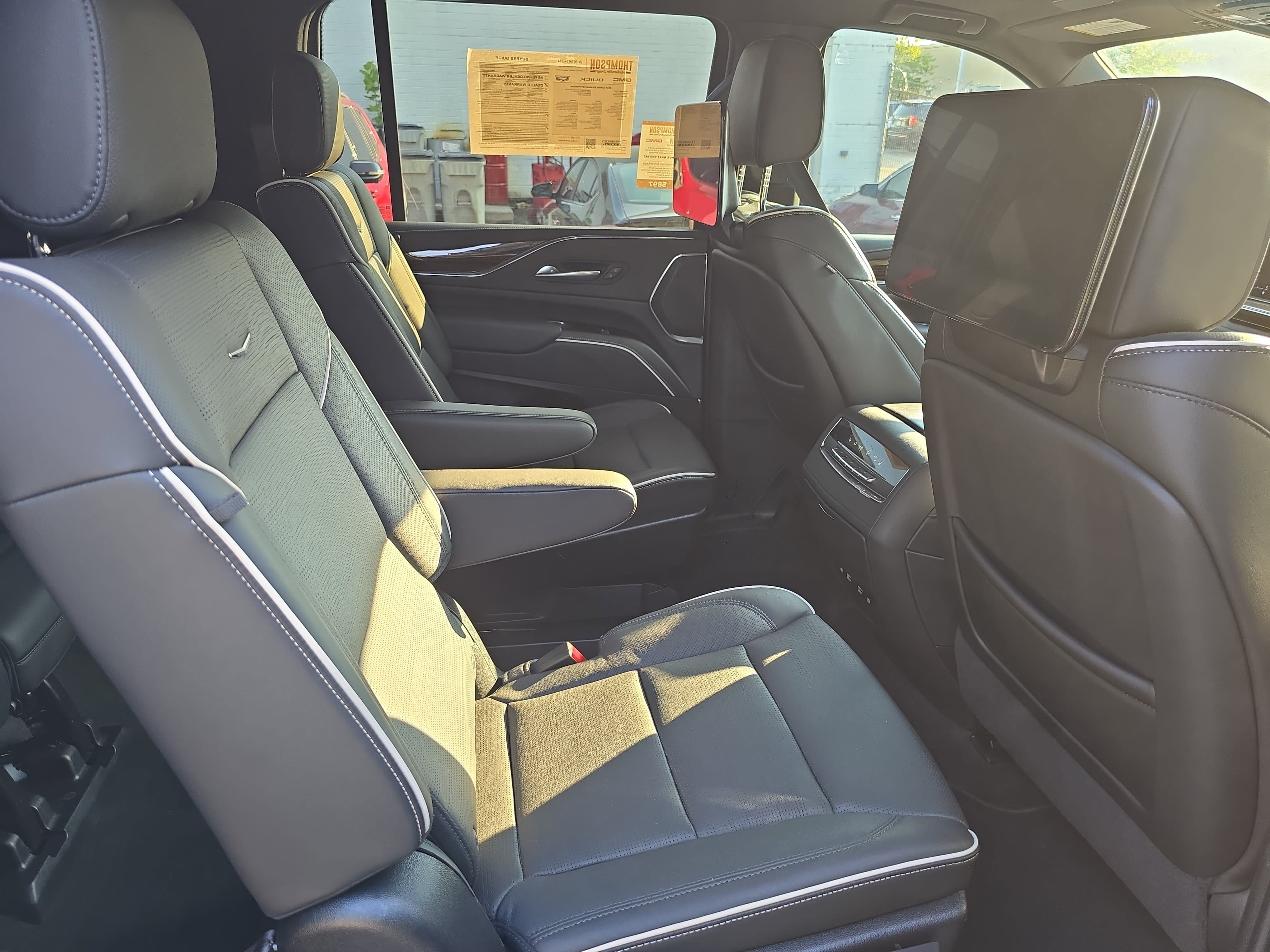 Certified 2024 Cadillac Escalade ESV Premium Luxury w/ Performance Package AWD/4WD image 11
