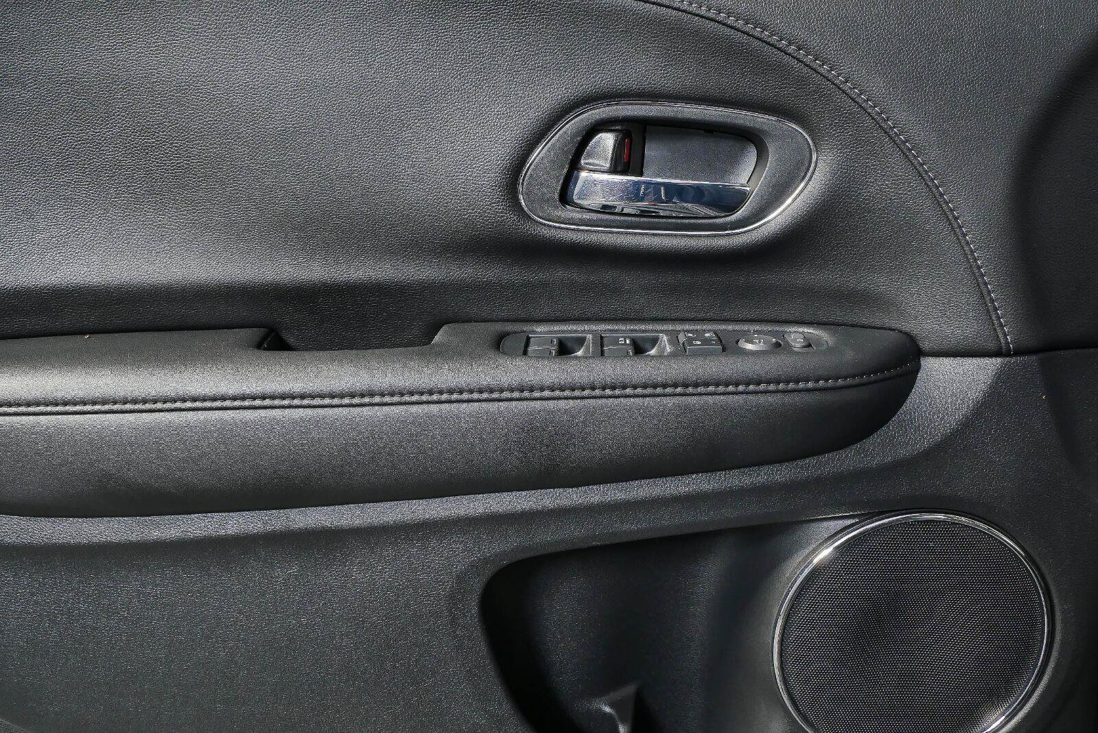 Used 2021 Honda HR-V EX-L image 7