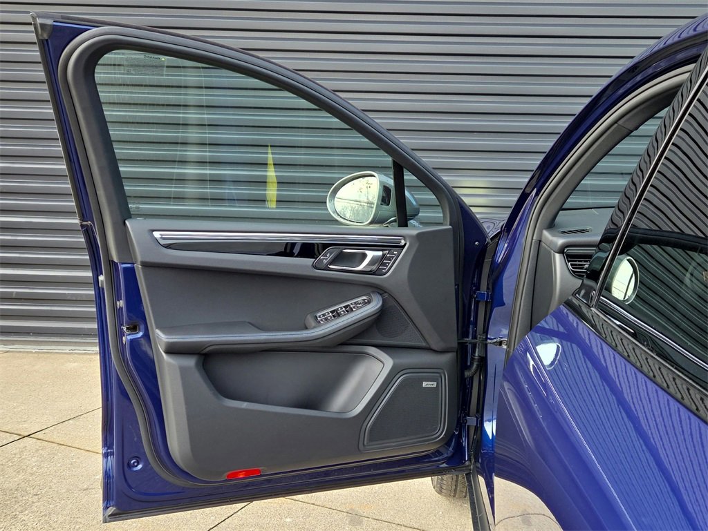 New 2026 Porsche Macan Turbo image 6