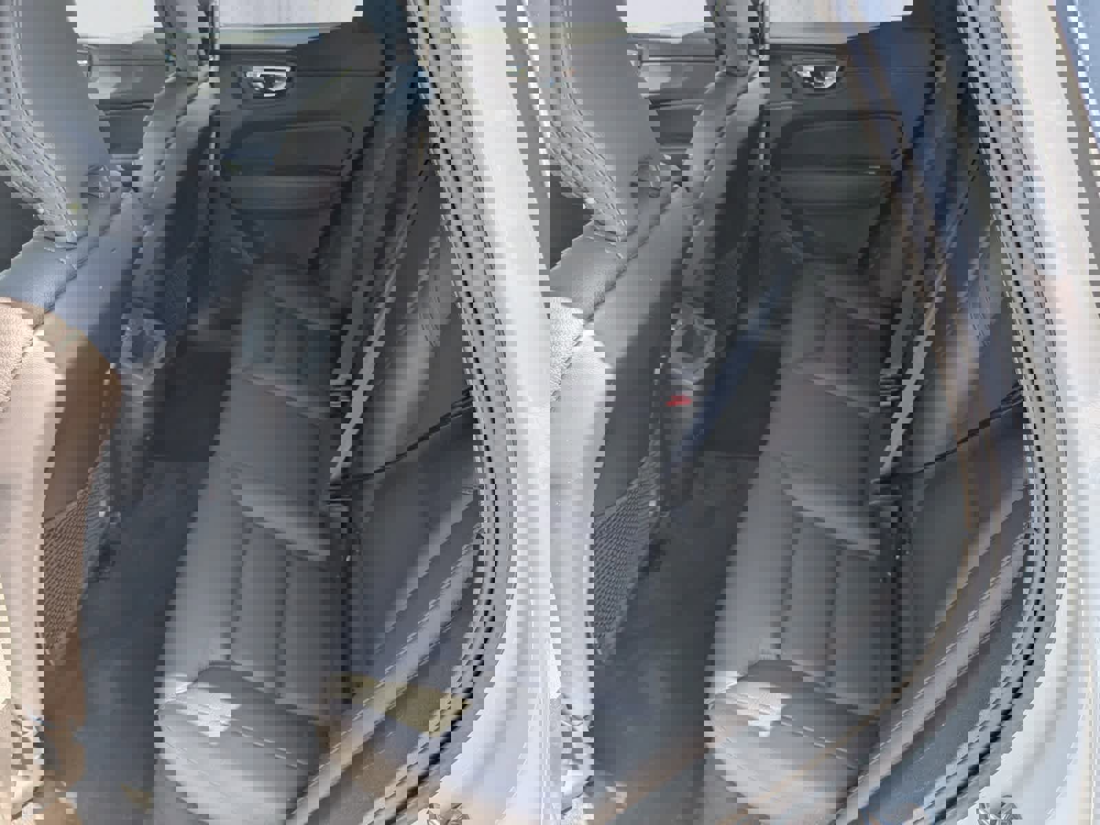 Used 2023 Volvo XC60 B5 Plus image 13