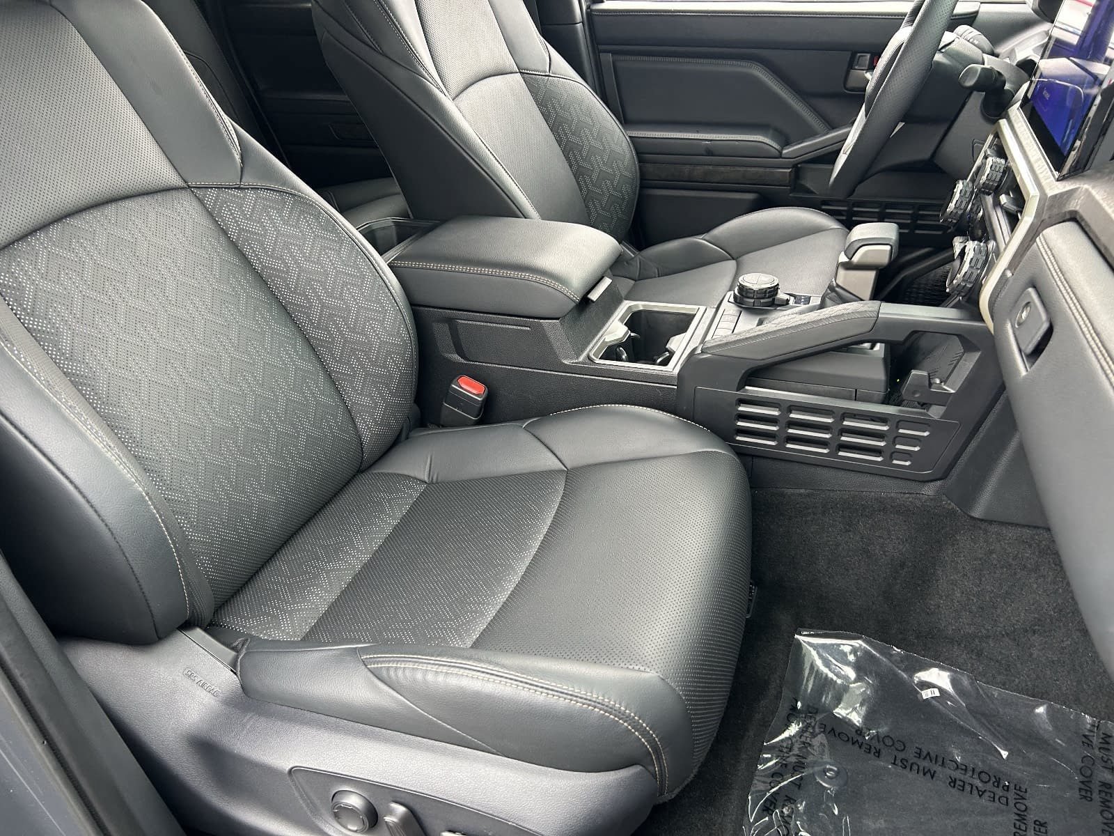 Used 2025 Toyota Tacoma Limited AWD/4WD image 13