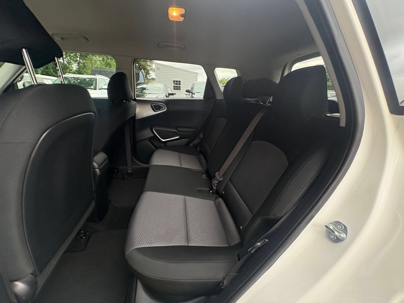 Used 2025 Kia Soul LX w/ LX Technology Package FWD image 22
