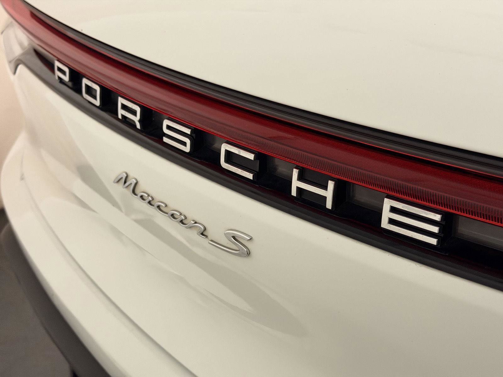 Certified 2023 Porsche Macan S image 25