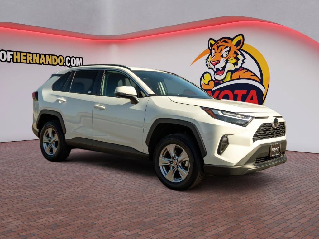 Used 2025 Toyota RAV4 XLE AWD/4WD image 3