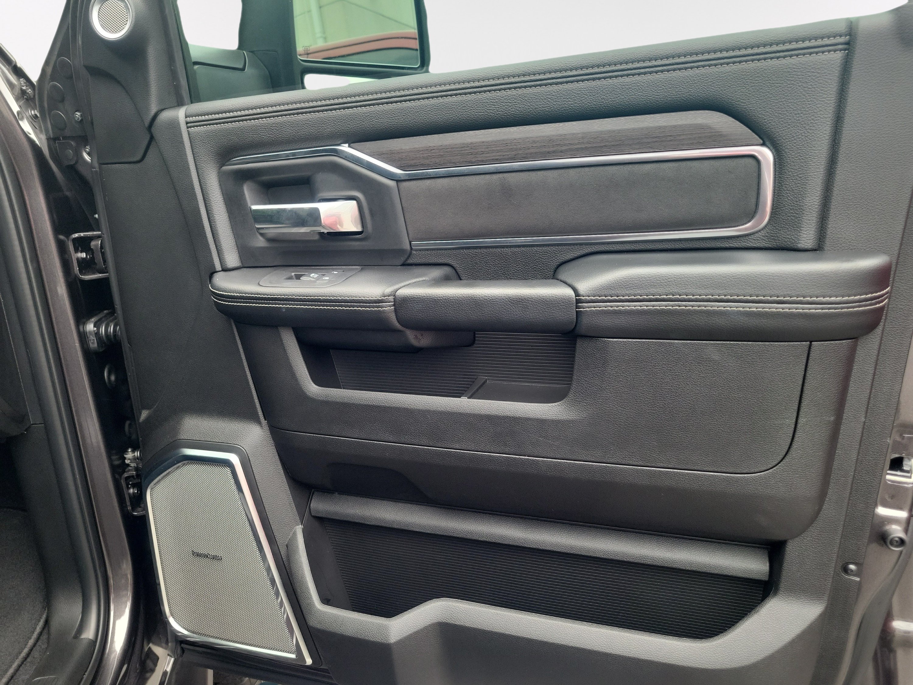 New 2026 RAM 2500 Laramie AWD/4WD image 22