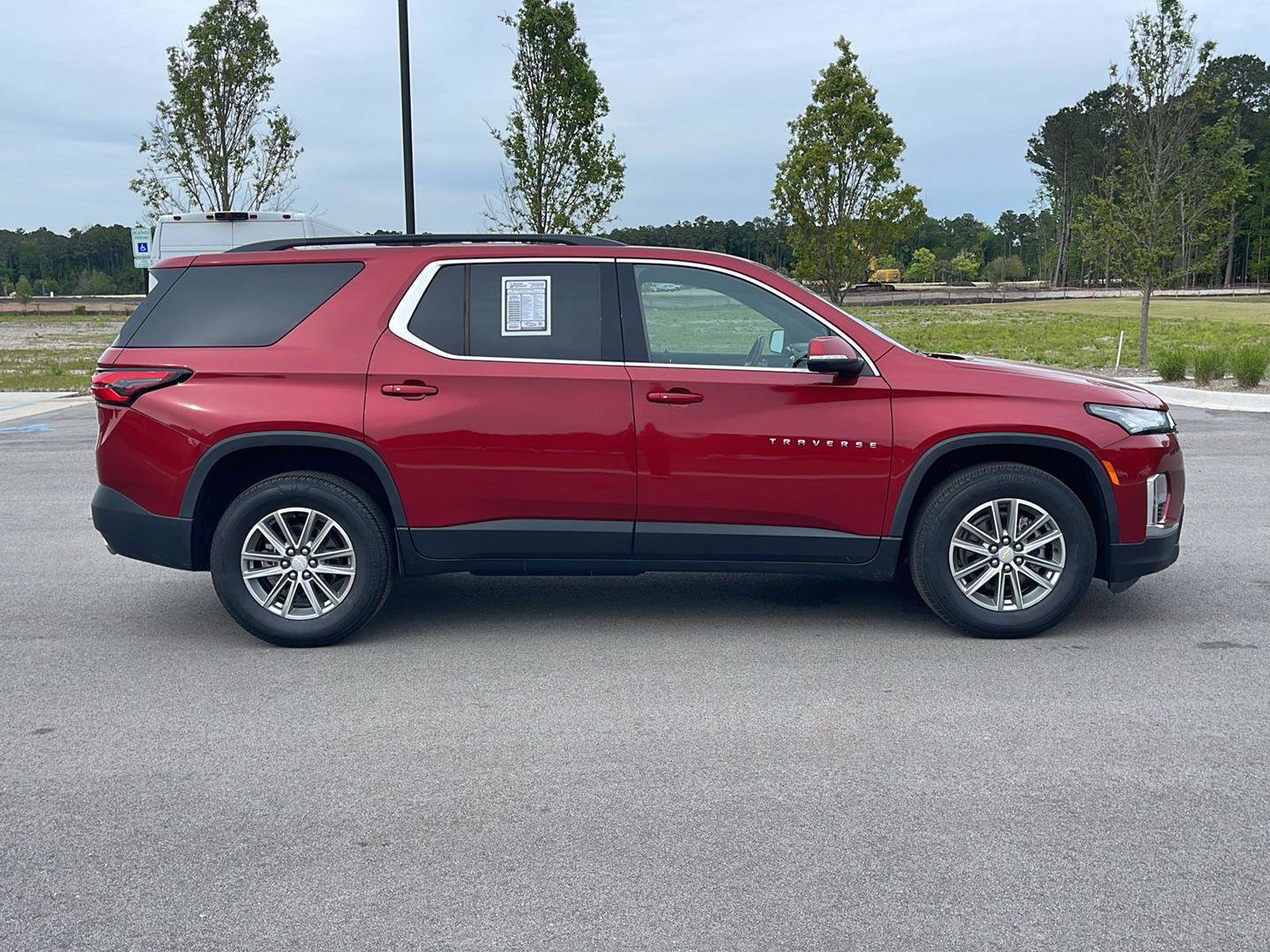 Used 2023 Chevrolet Traverse LT FWD image 8