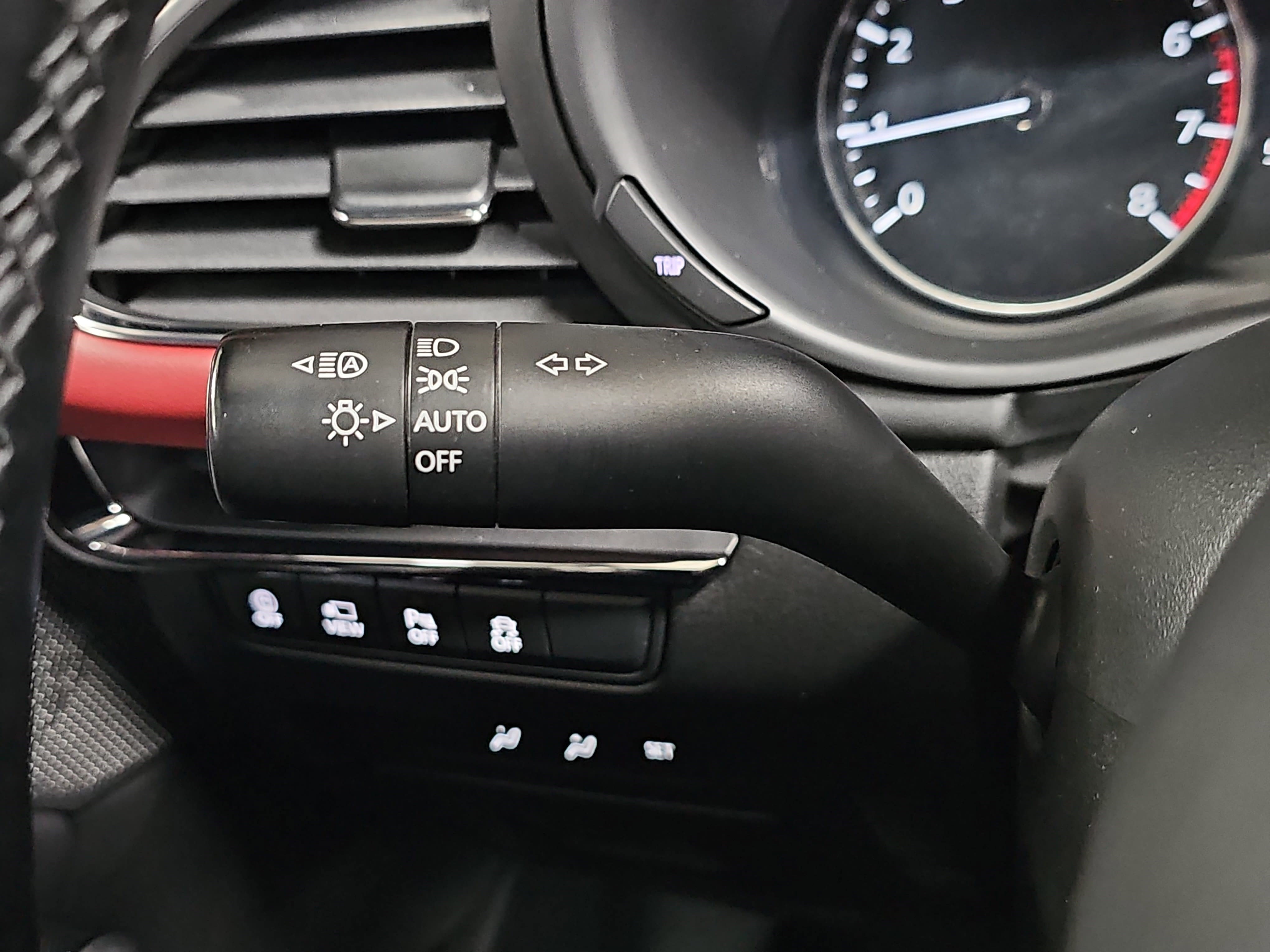 Used 2021 MAZDA MAZDA3 Hatchback w/Premium Plus Pkg image 27