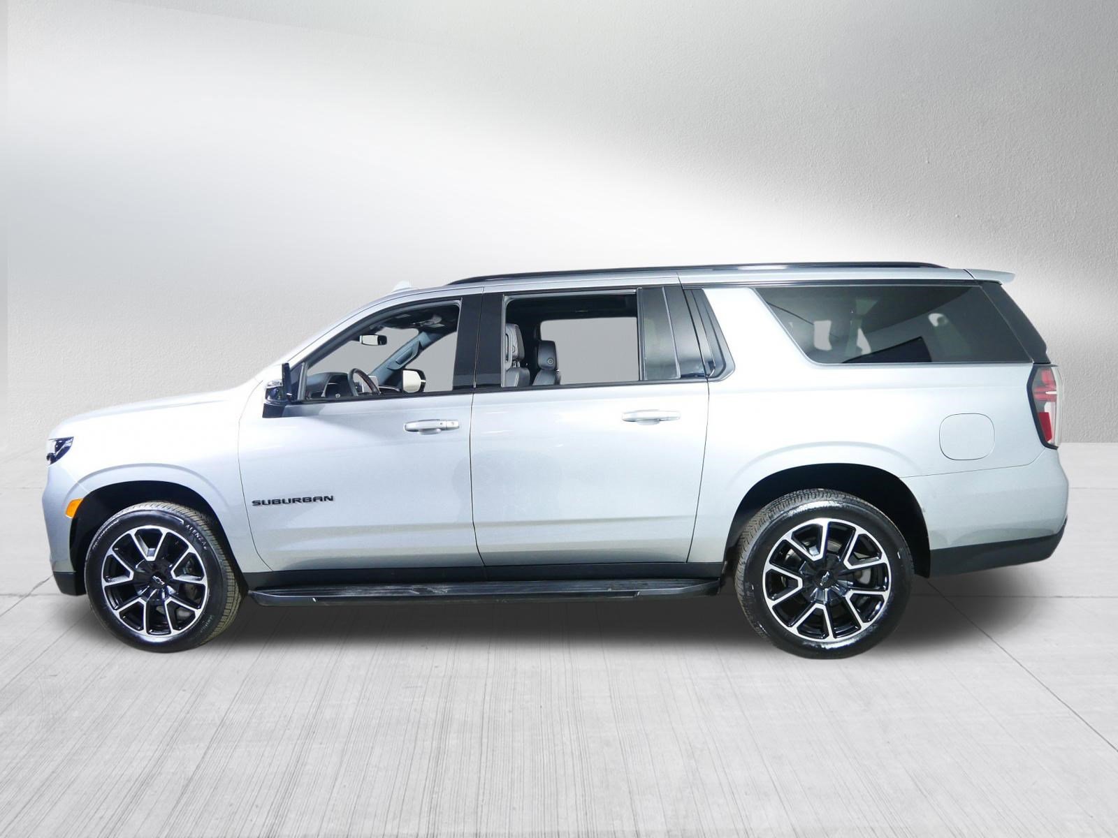 Used 2024 Chevrolet Suburban RST image 4