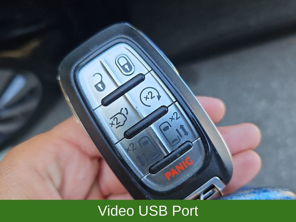 Used 2022 Chrysler Pacifica Touring-L w/ Uconnect Theater Family Group FWD image 35