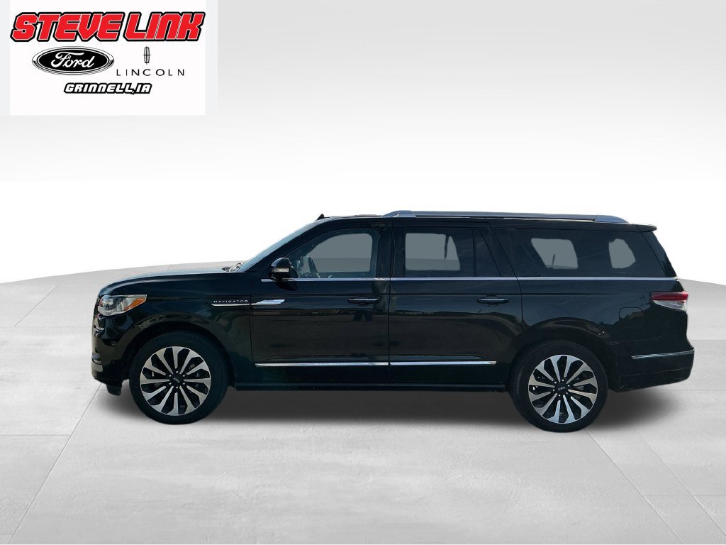 Used 2023 Lincoln Navigator L Reserve AWD/4WD image 2