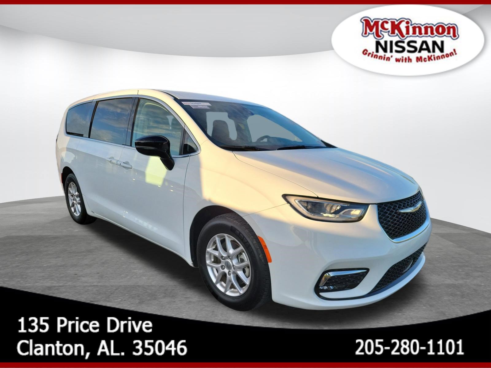 Used 2024 Chrysler Pacifica Touring-L image 1