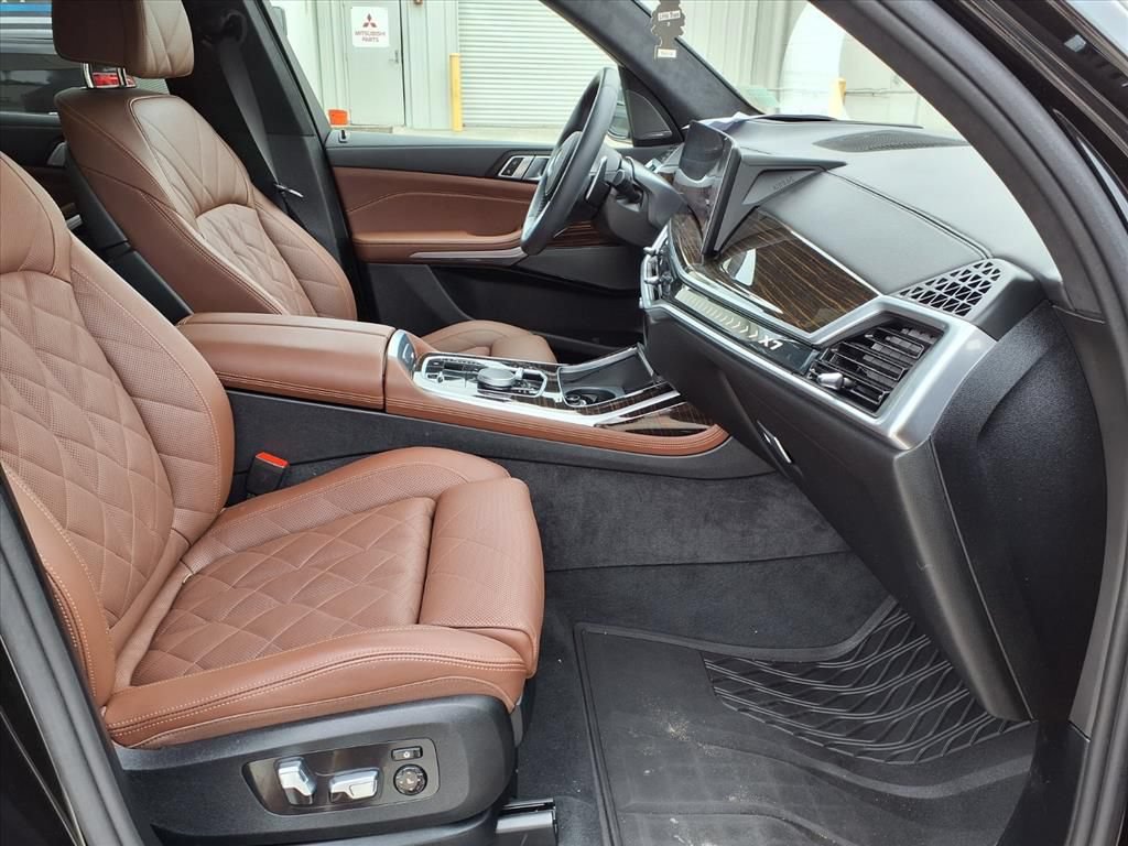 Used 2026 BMW X7 xDrive40i w/ M Sport Package AWD/4WD image 9