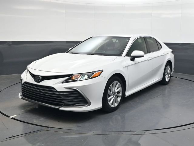 Used 2022 Toyota Camry LE image 8
