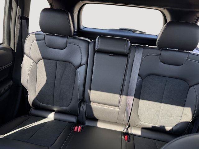 New 2025 Jeep Grand Cherokee Altitude AWD/4WD image 13